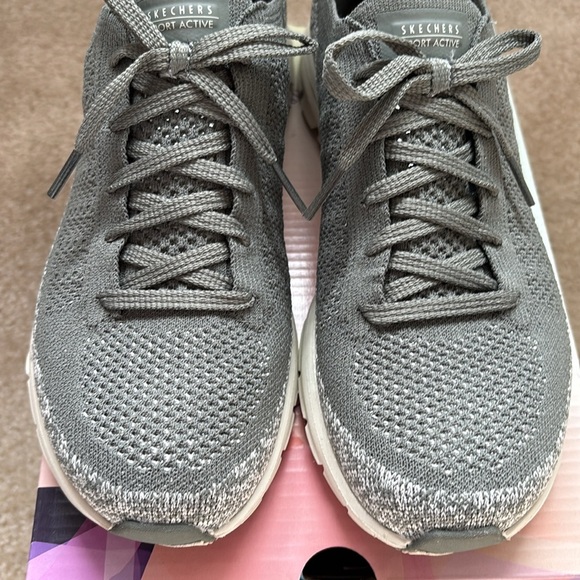 EUC Skechers Women’s Gray Sneakers with Air-Cooled Memory Foam - Picture 2 of 7